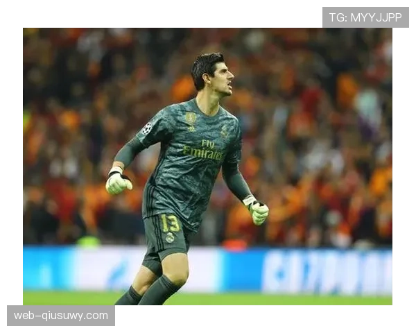 库尔图瓦本赛季高位出球压制对手门将展现角色转型