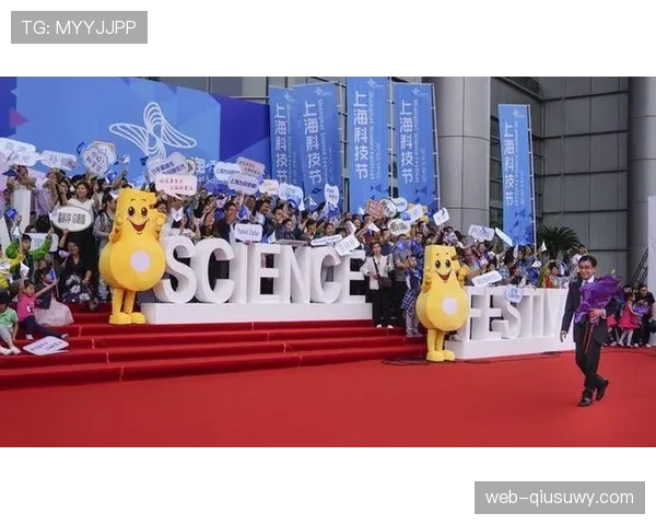 庞伟买的那辆车，开出去简直跟明星走红毯似的，普通人真想不通他咋就敢这么花钱