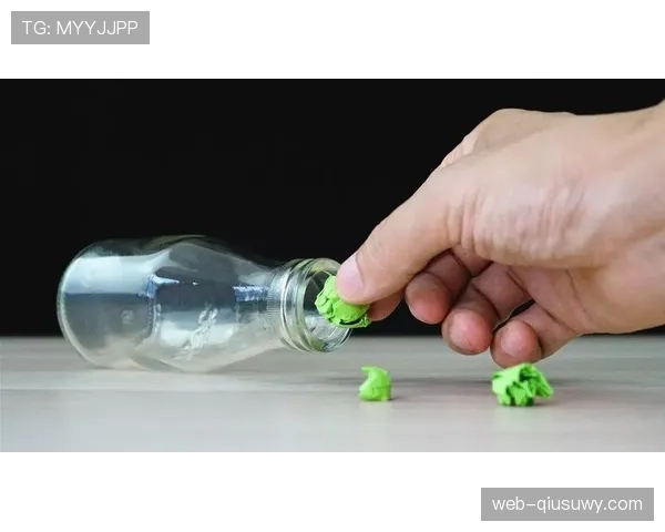 王昶家的冰箱里塞满了能量饮料，训练完直接对瓶吹